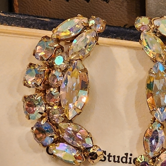 Vintage Ab Rhinestone Crescent Shaped Ear Hugger Clip Earrings Gold Tone 1.5" - Picture 6 of 12